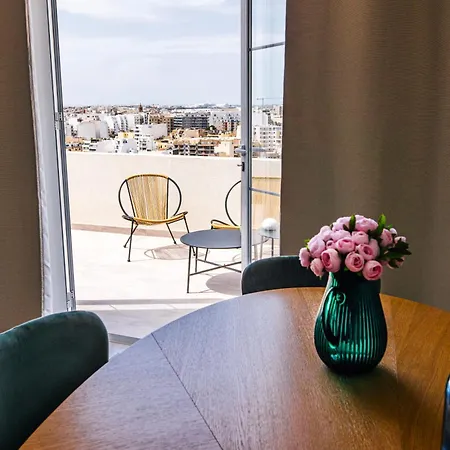La Vie Est Belle Penthouse *