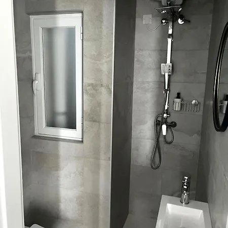 La Vie Est Belle Penthouse Apartman *